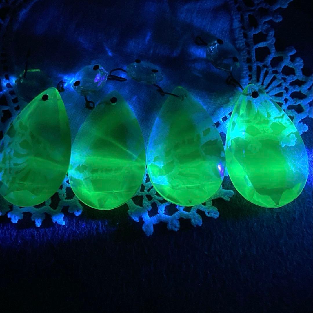 ウランガラス 【ブラックウラン】　1920年　シャンデリアドロップ　フランス