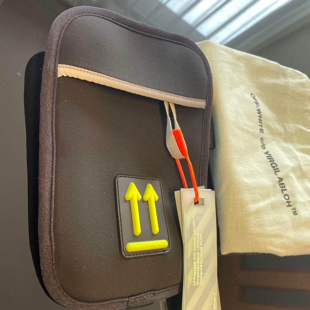 Off-White オフホワイト ポーチ　ARM　Pouch　ミニバック