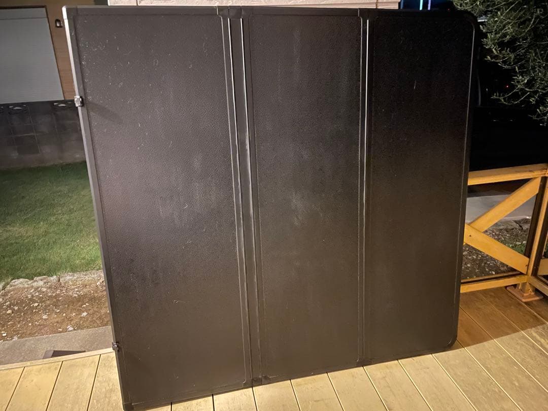 ハイラックス　三つ折りハードトノカバー