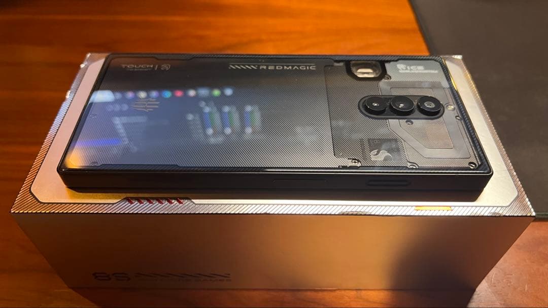 REDMAGIC 8S Pro 16+512GB Aurora本体