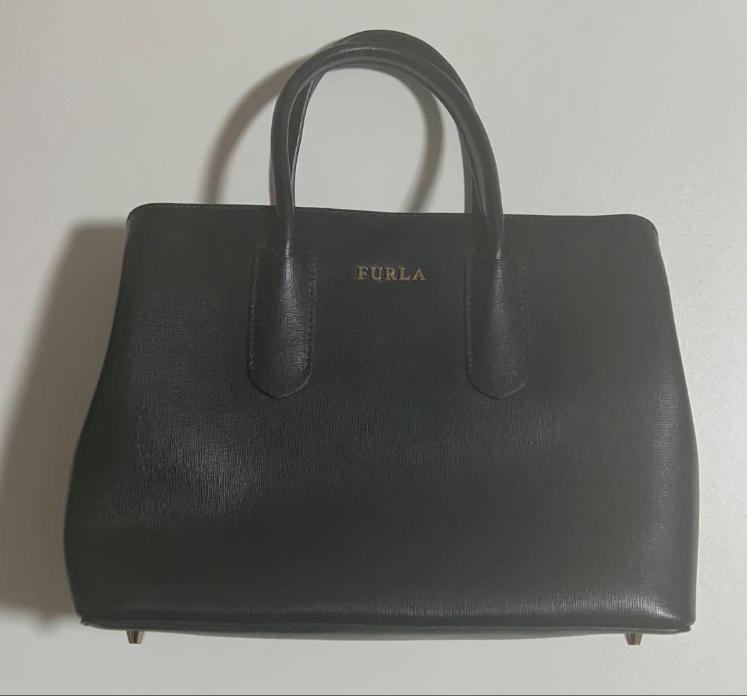 美品　FURLA ブラック ハンドバッグ ショルダーストラップ付き