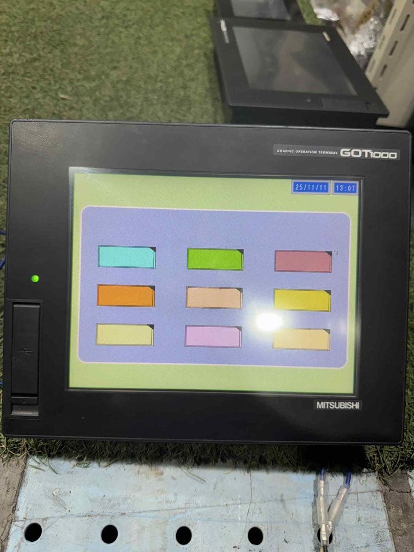 MITSUBISHI パネル　GT1665M-VTBA/ GT15-QBUS