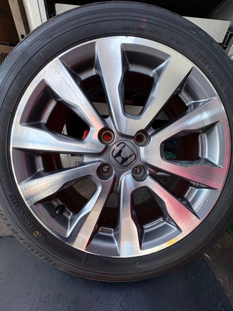 フィットRS 純正16インチ美品　タイヤ山かなりあり