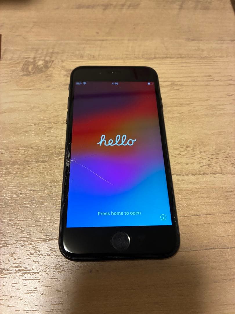 iPhoneSE2本体 ひび割れあり