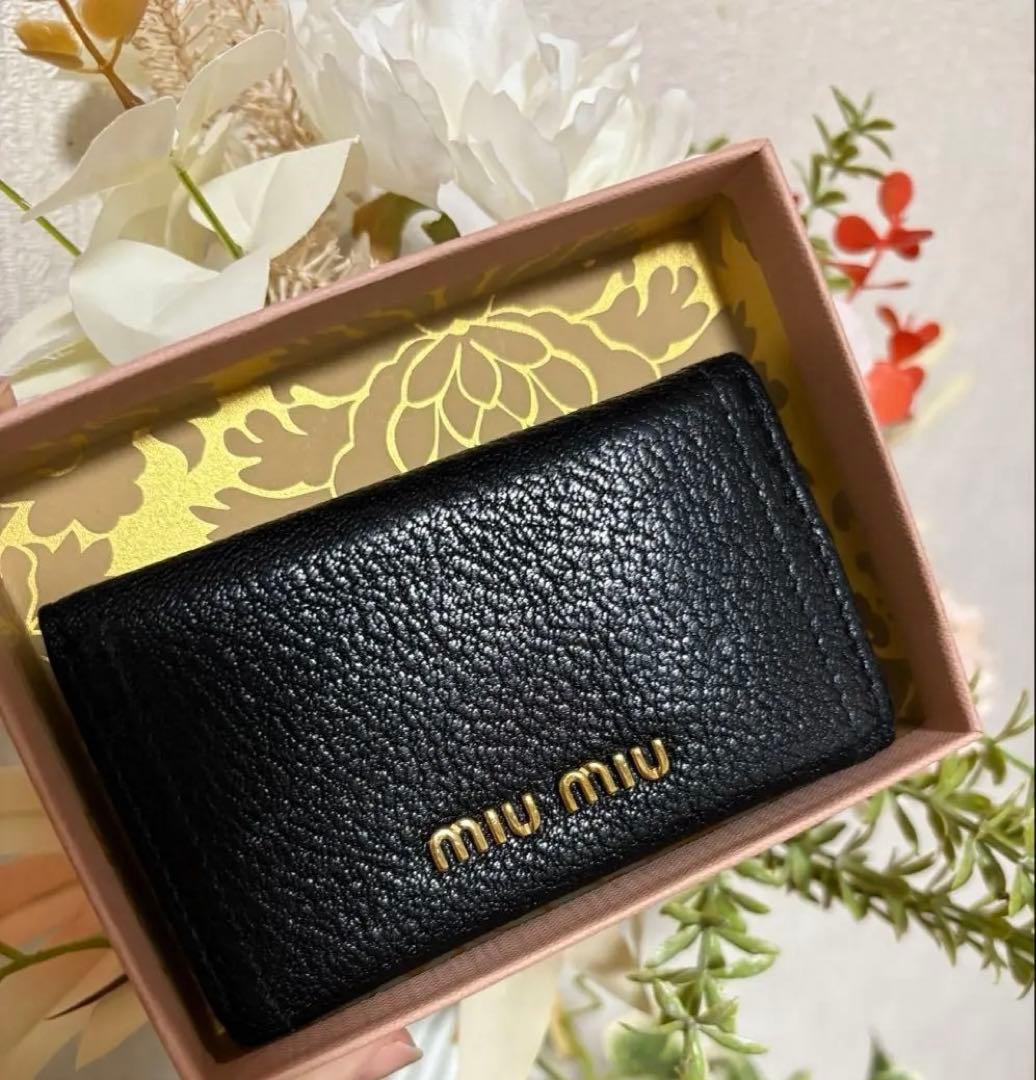 MIU MIU ブラックレザー キーケース　やぎ革　ギャランティーカードあり