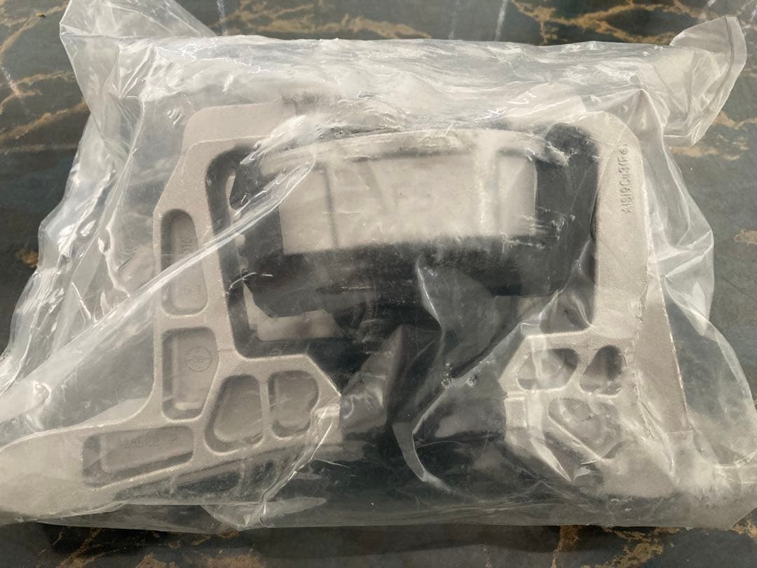 エンジン取付ブラケットボルボ V40 フォード　マウント