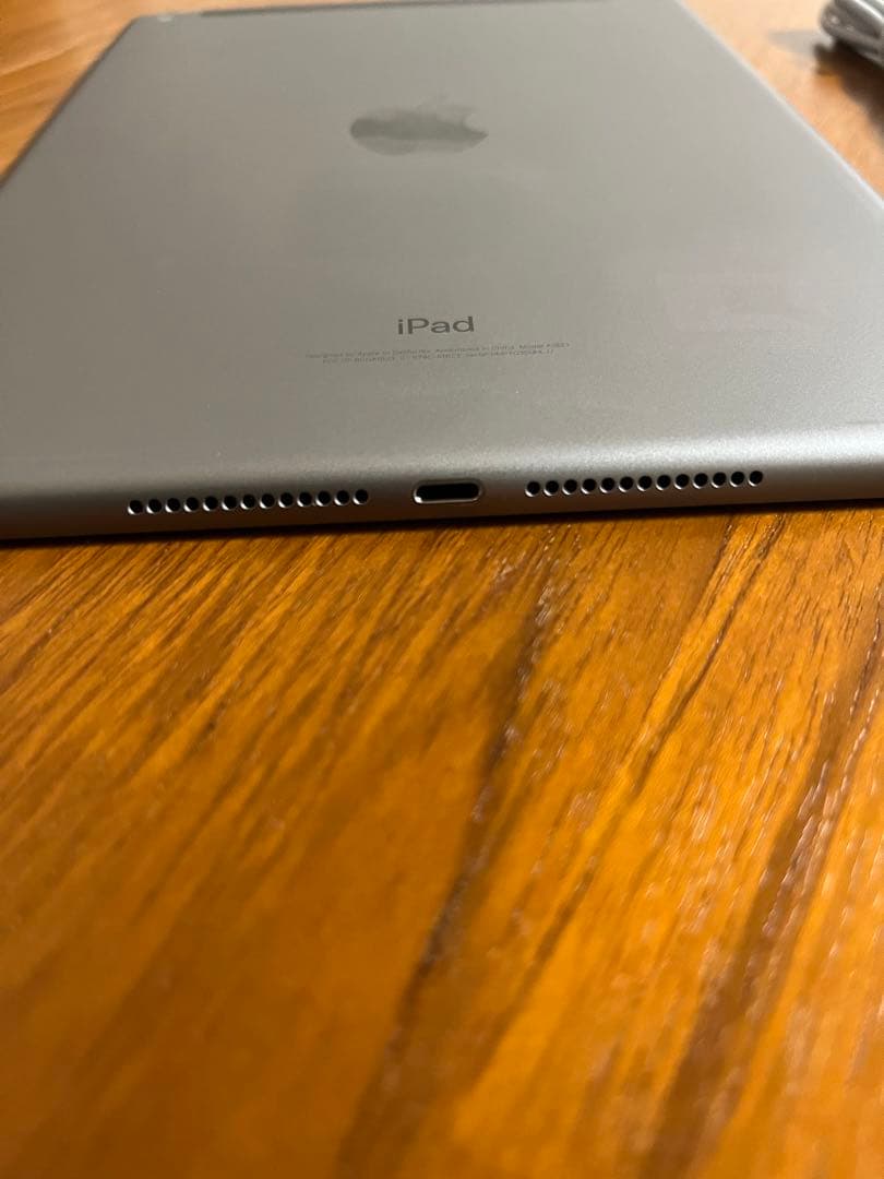 Apple iPad 第5世代 32GB 本体 充電器付き