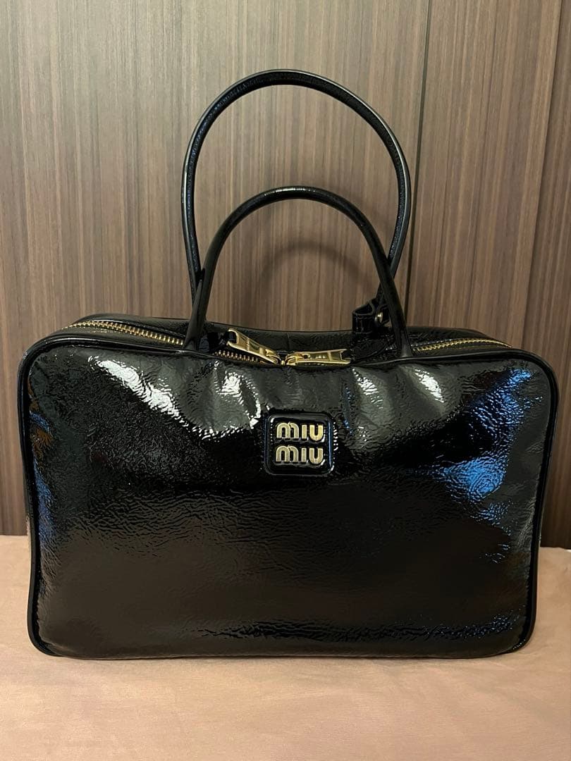 極美品miumiuミュウミュウ パテントボーバッグトップハンドルレアブラック