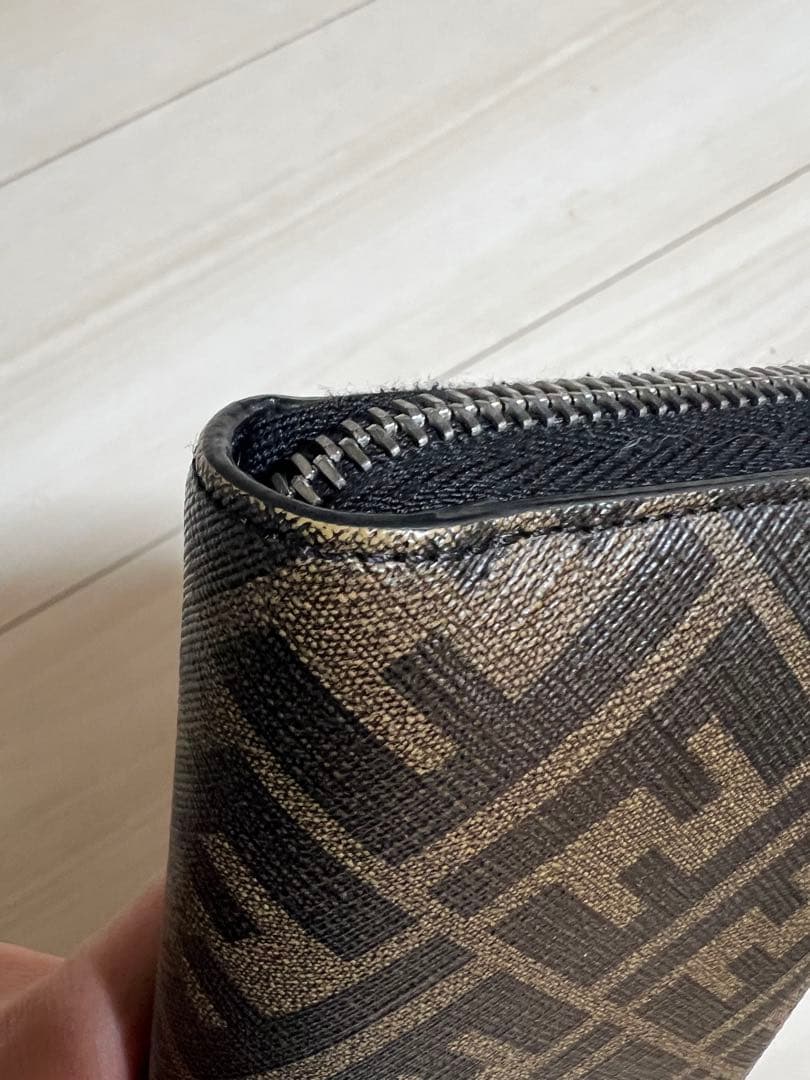 Fendi ジッパー式長財布 モノグラム柄