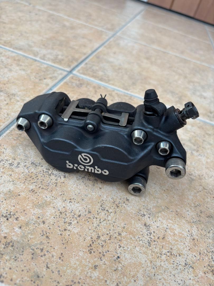 brembo ブレーキキャリパー 黒