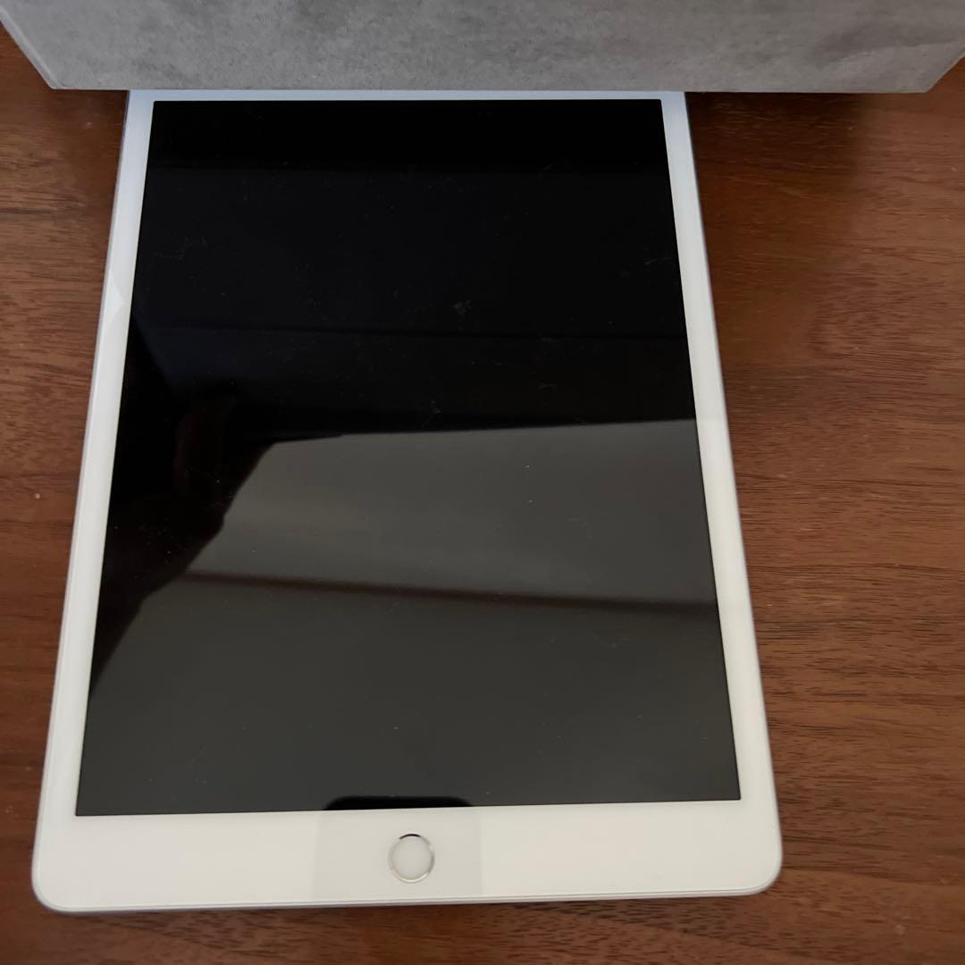 ipad第7世代　本体　カバー付き　32GBwifiモデル