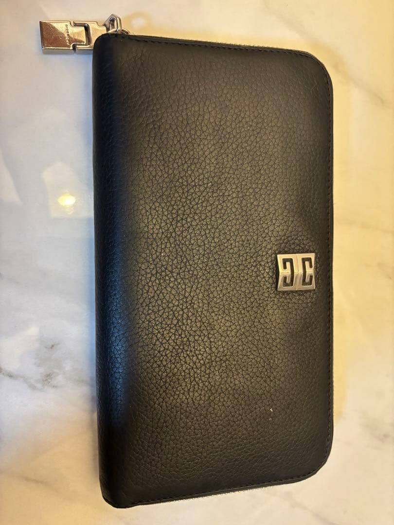 GIVENCHY ブラック 長財布