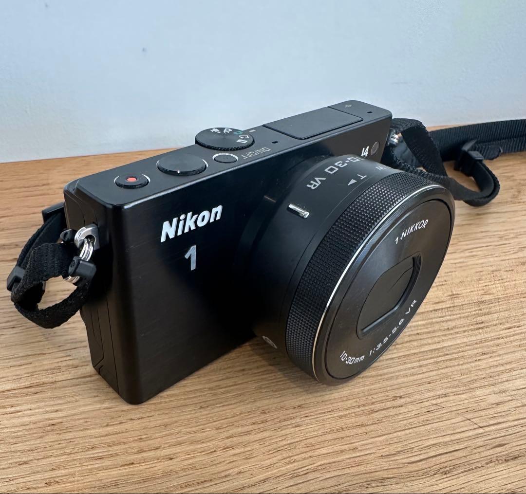 ニコン　ミラーレス一眼 Nikon 1 J4 ダブルズームキット ブラック