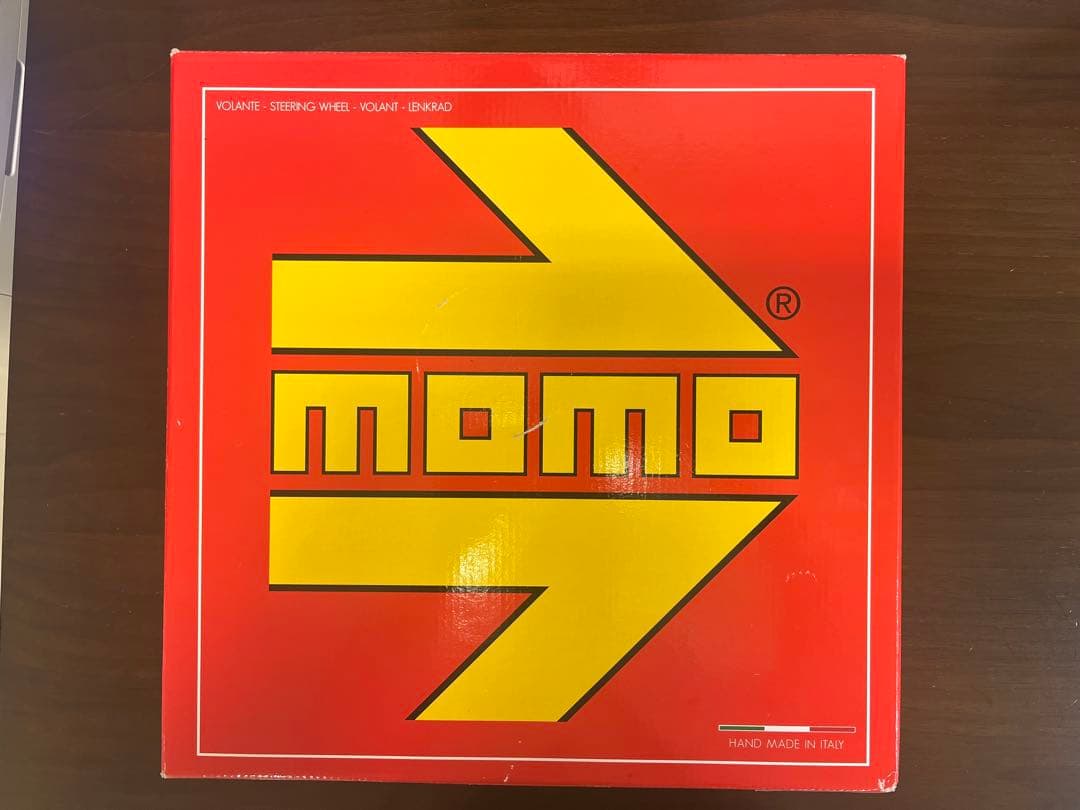 MOMO ステアリングホイール ブラックレザー　35センチ