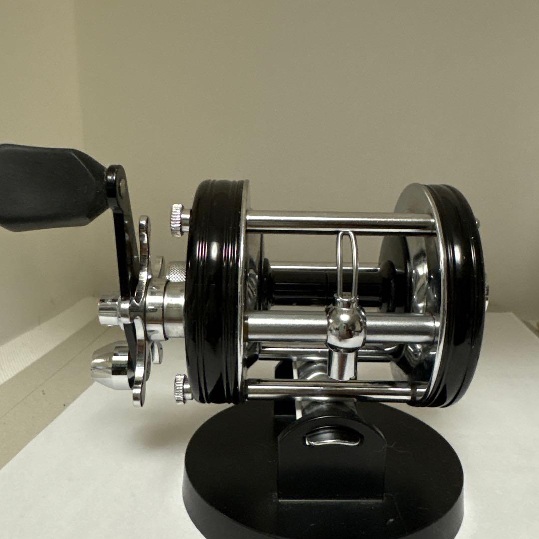 Ambassadeur 6000cベイトリール 黒と銀