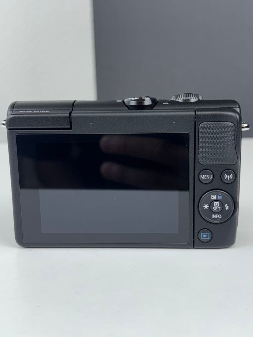 【新品未使用】Canon ミラーレスカメラEOS M100