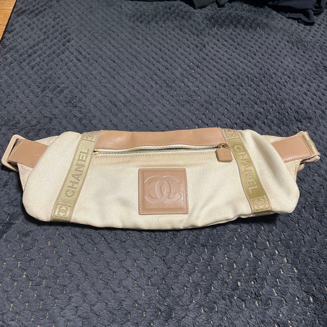 CHANELポーチ