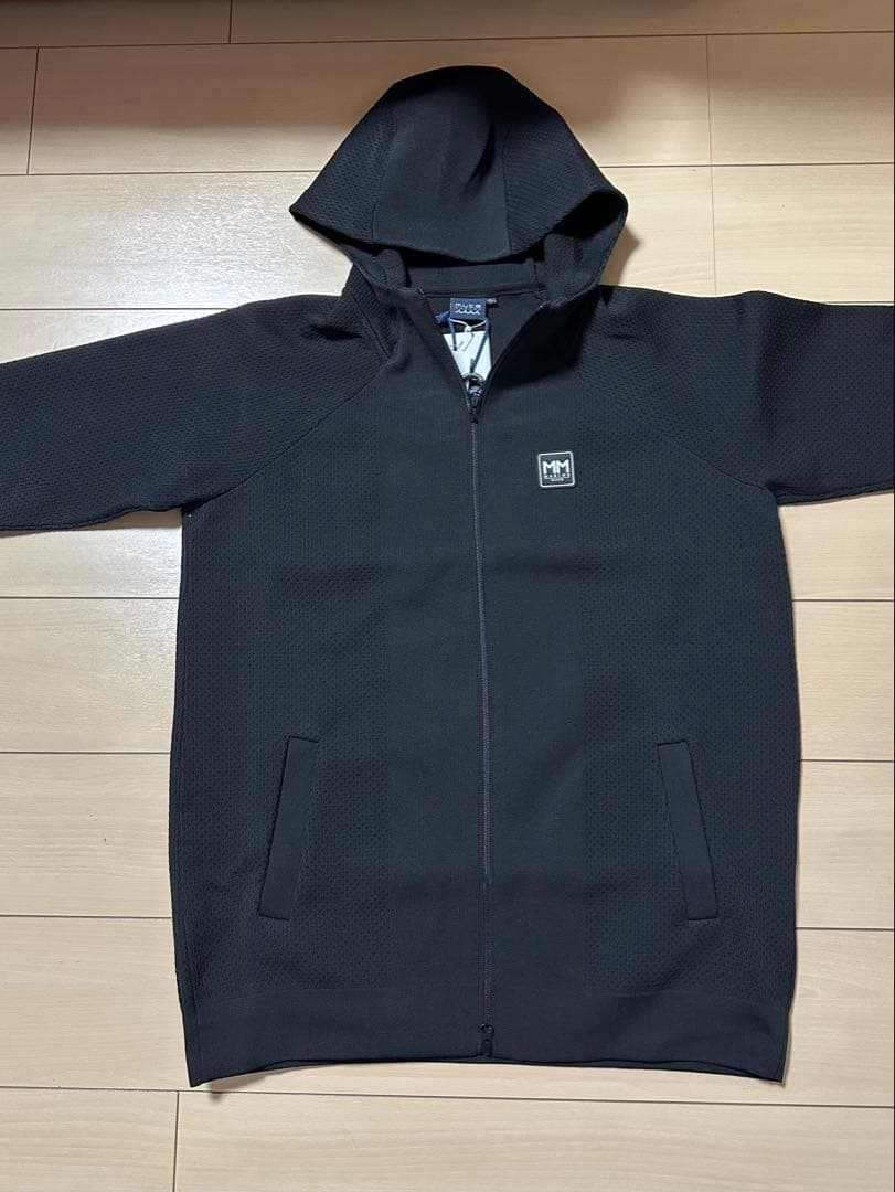 新品タグ付き　ムータ muta モールディングニットパーカーブラック サイズ7