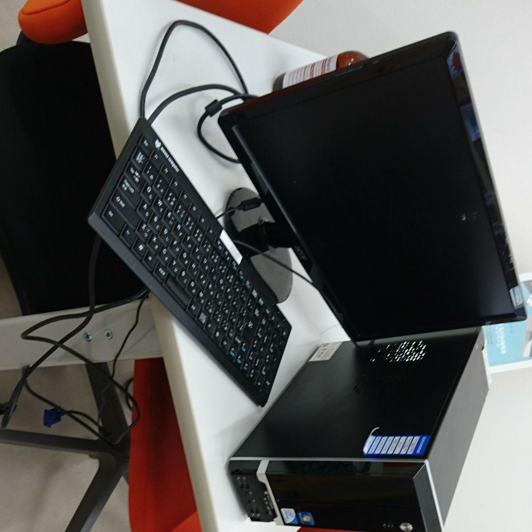 パソコン、キーボード、モニター