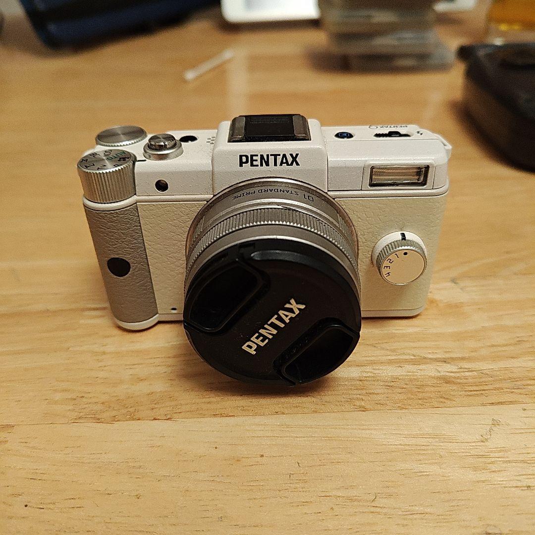 じ*ゃ様 PENTAX Q ホワイト ミラーレスカメラ　バッテリー無　ジャンク扱