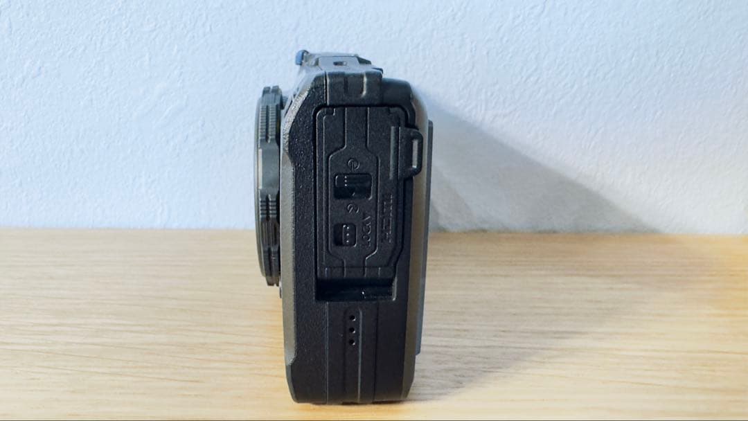 超美品OM SYSTEM Tough TG-7 ブラック　純正レンズキャップ付