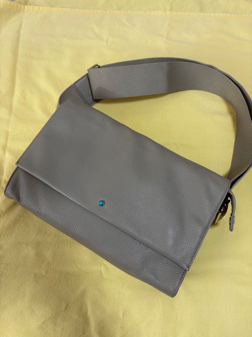 イアパピヨネ ボディバック