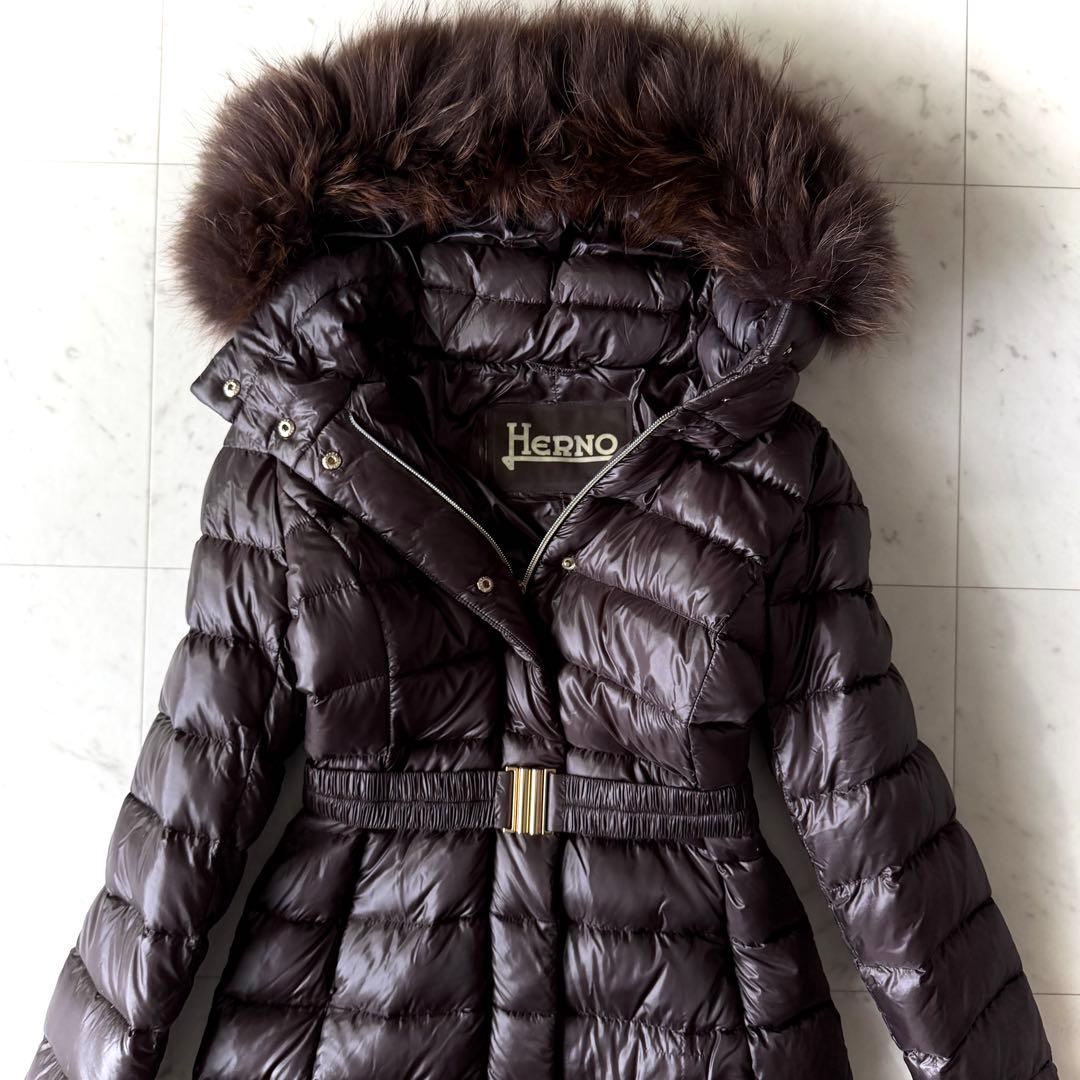 人気 ヘルノ HERNO フードファー＆ベルト付き ロングダウンコート ブラウン