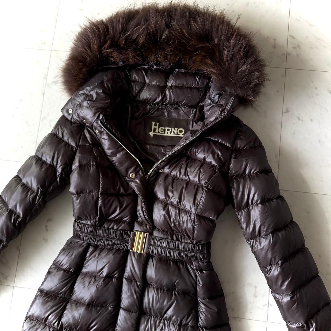 人気 ヘルノ HERNO フードファー＆ベルト付き ロングダウンコート ブラウン