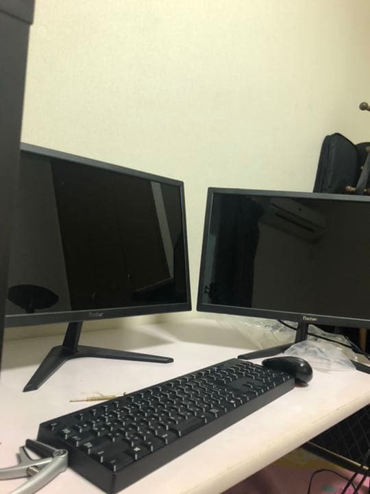 パソコンモニター2つ