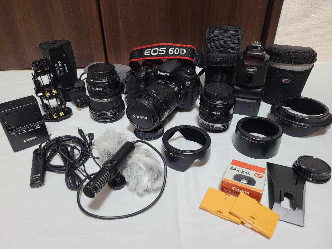 ⭐Canon EOS 60D⭐キャノン⭐一眼レフカメラ⭐レンズ付き⭐ほか付属品⭐