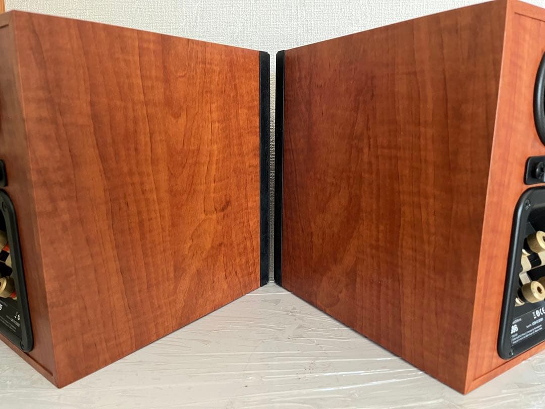 B&W (Bowers & Wilkins) ブックシェルフスピーカー 686