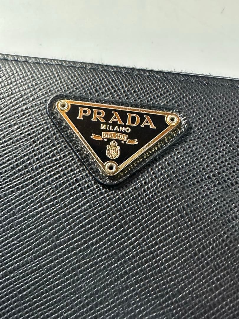 美品　プラダ　サフィアーノ　三角ロゴ　ラウンドファスナー
