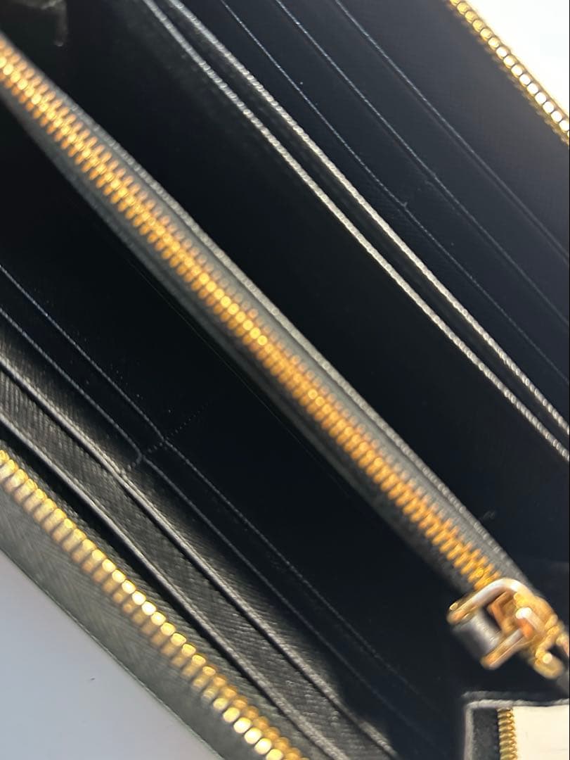 美品　プラダ　サフィアーノ　三角ロゴ　ラウンドファスナー