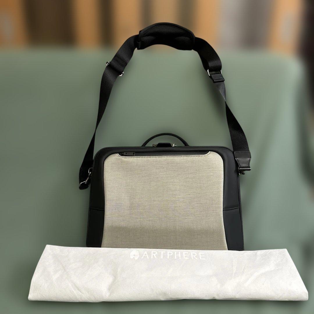 ARTPHERE ブラック ショルダーバッグ