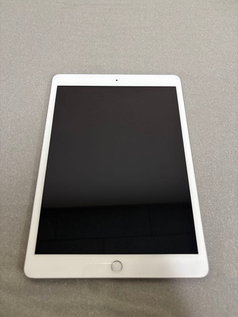 Apple iPad シルバー　第7世代　32GB
