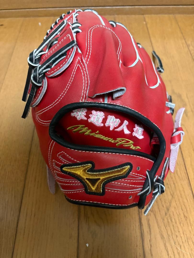 「相棒と一緒に上の舞台へ」ミズノプロ硬式オーダーグローブ 伊藤大海モデル