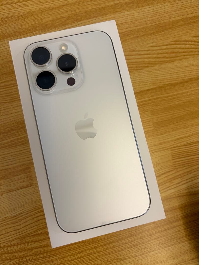 【美品】Apple iPhone 15Pro 128GB ホワイト 本体