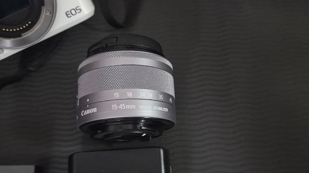 Canon EOS Kiss M ホワイトEF-M 15-45mm