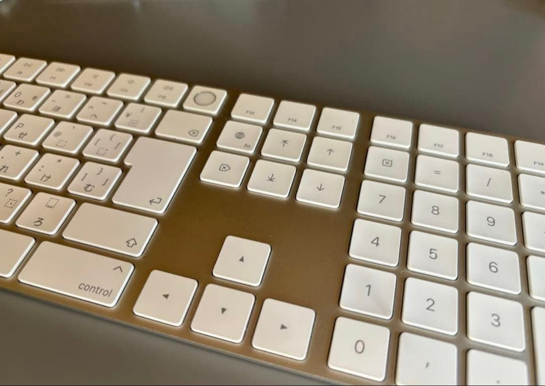 Apple純正 Magic Keyboard TouchID搭載(テンキー付き)