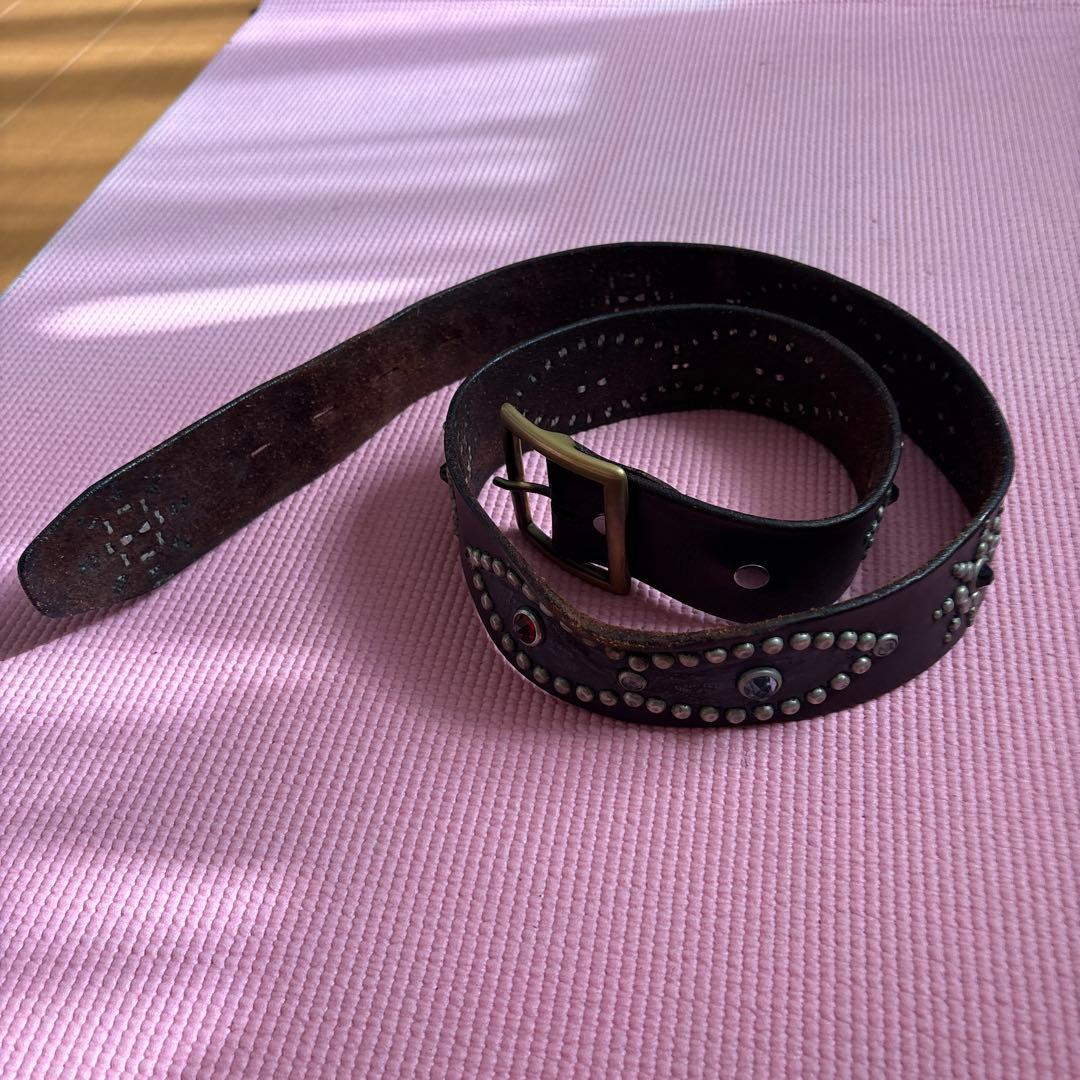 HTC スタッズ装飾の黒レザーベルト
