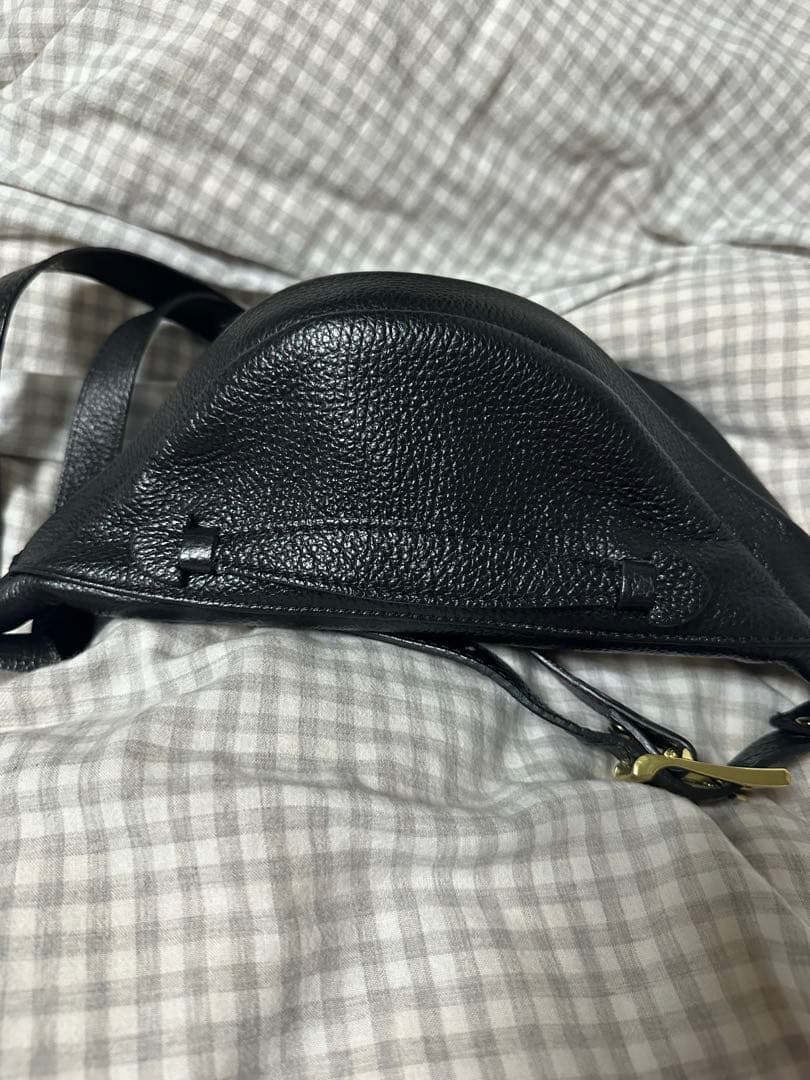 AULENTTI オーレンティ　レザー　ボディバッグ