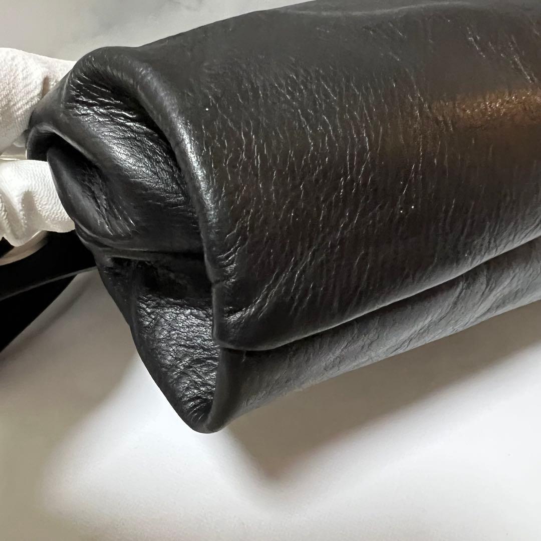 美品☆ カワカワ　ハトメ　 ボディバッグ レザー