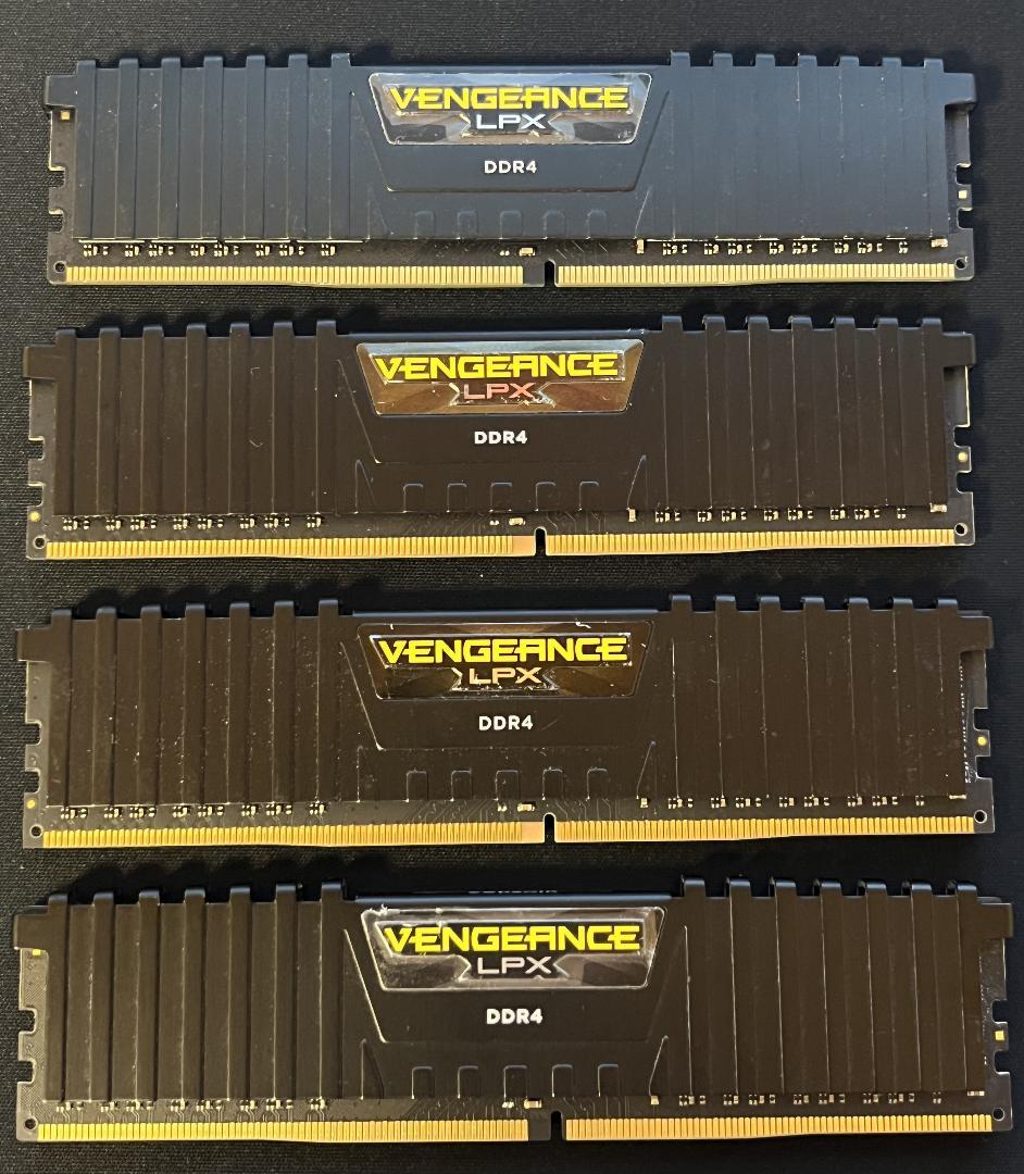 【中古品】Vengeance 32GB(8GBx4枚) DDR4 2666MHz