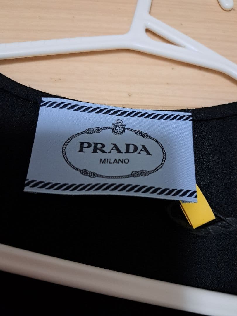 年末大特価　PRADA ノースリーブ ひざ丈ワンピース 黒青