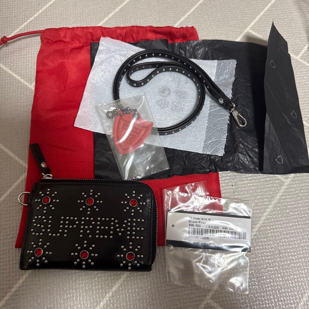 htc SUPREMEスタッズ付きブラックケース