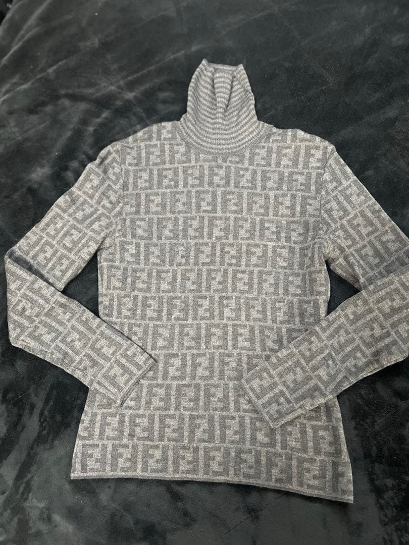 フェンディ ニット　グレー