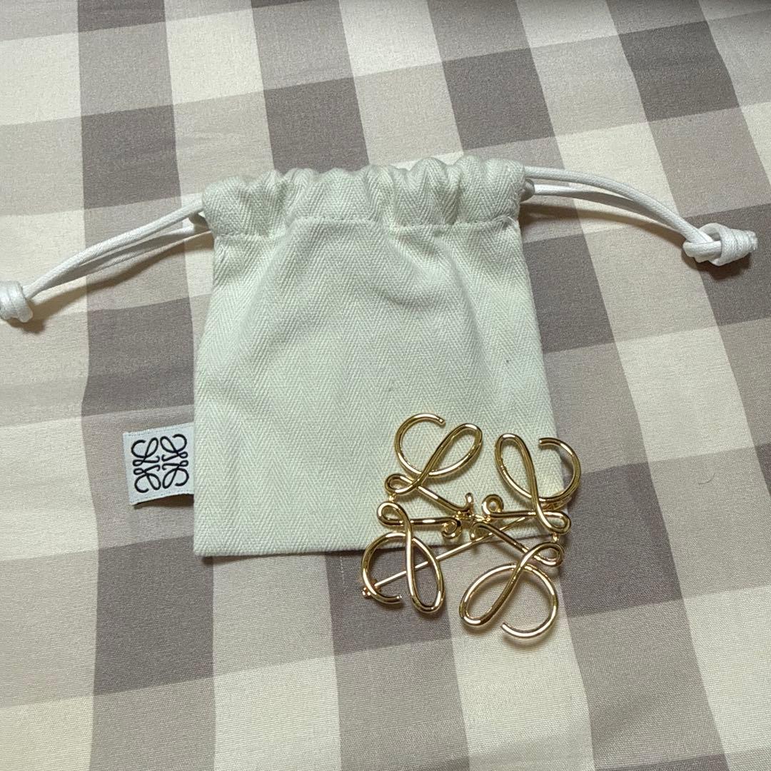 ま*め様 LOEWE ブローチ ゴールド