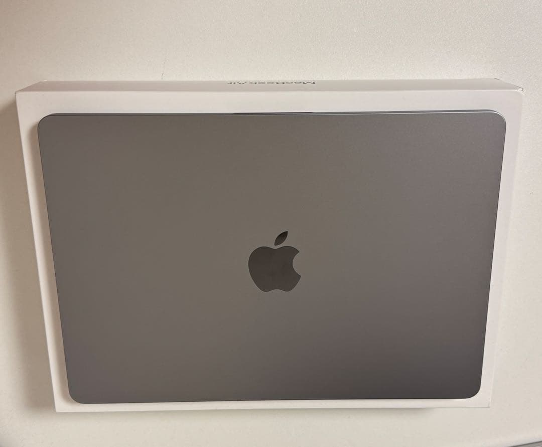 ほぼ新品：MacBook Air 13インチ M3 2024 8GB 512G