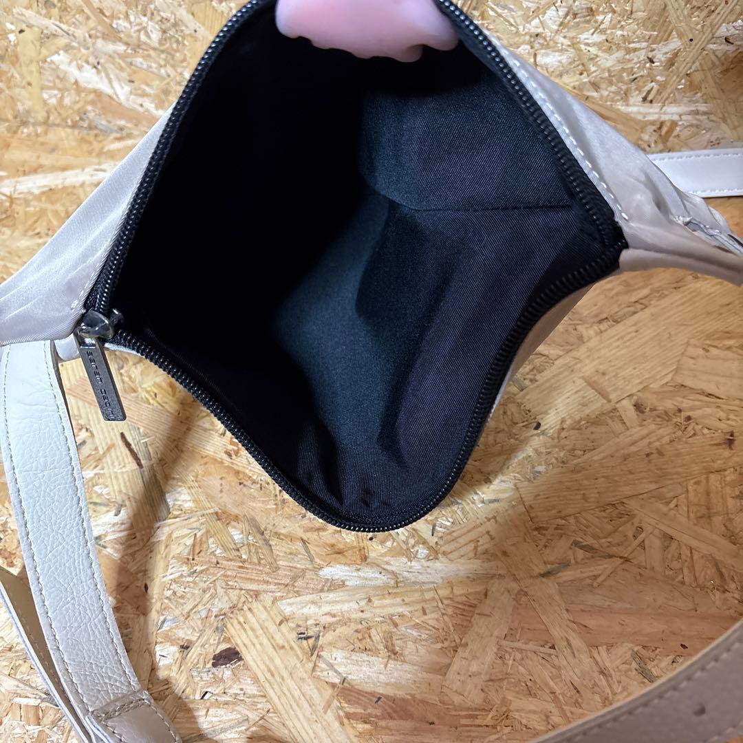 sarah pacini 本革レザー ボディバッグ ショルダーバッグベージュ