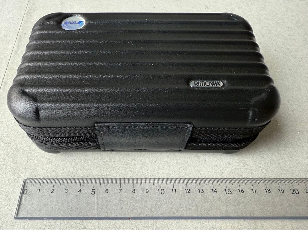 RIMOWA ブラックトラベルポーチ ANAロゴ付き